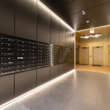 Przestronny Z Balkonem By Renters *